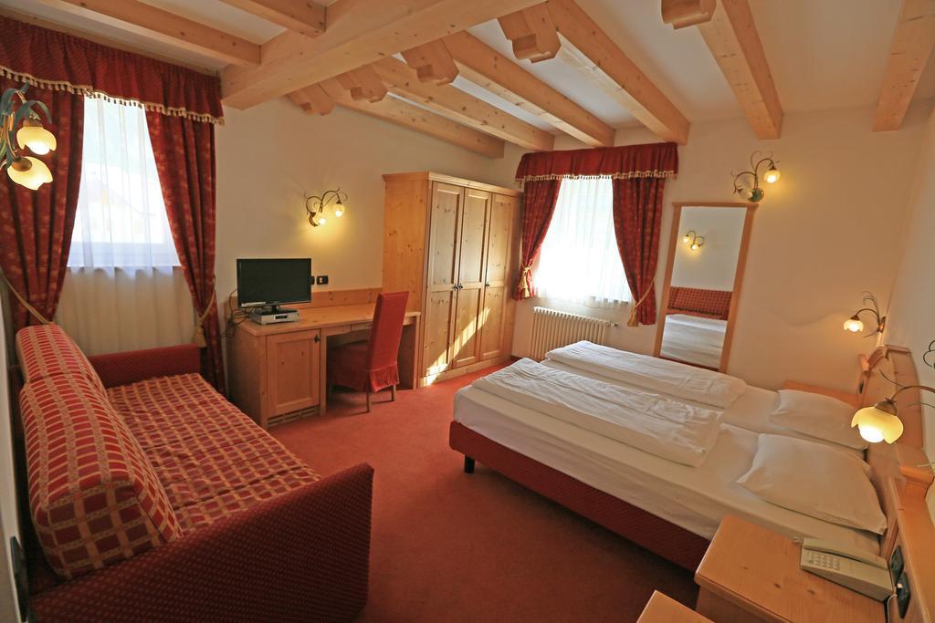 Hotel Laurin Canazei Cameră foto